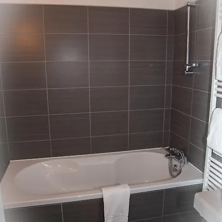 Bar Le Globe Hotell 2*